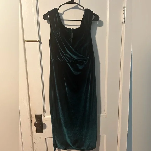 Modcloth Dresses | Nwt Lady Love Song Velvet Dress In Emerald 1x | Color: Green | Size: 1x | Kalafryman's Closet